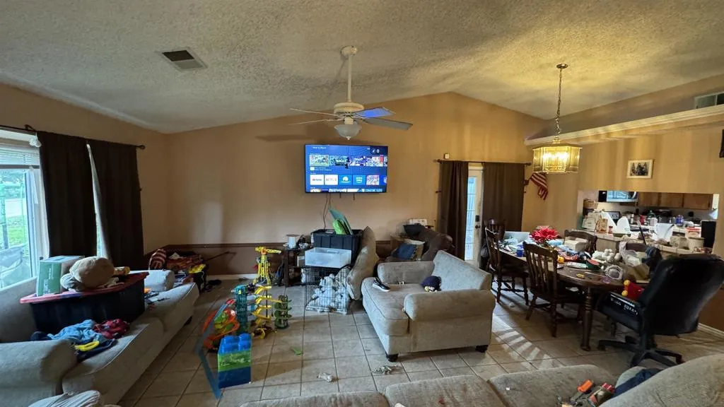 3642 W Redlands Ave, Fresno, California 93722 home-pic-4