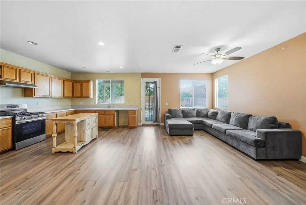 15158 Spinnaker Drive, Lake Elsinore, California 92530 home-pic-10