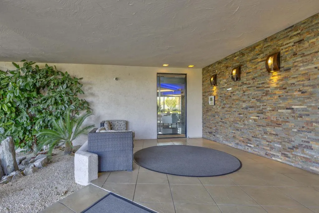 899 Island Drive 402, Rancho Mirage, California 92270 home-pic-31