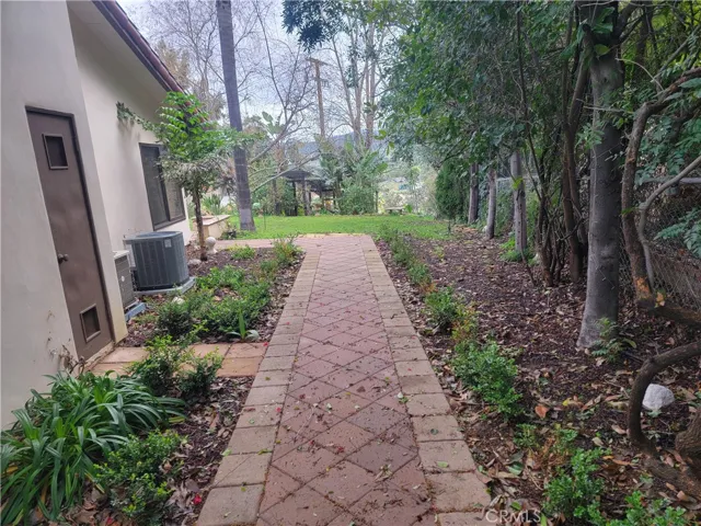 Side house path