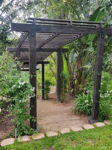 Back Trellis Pergola