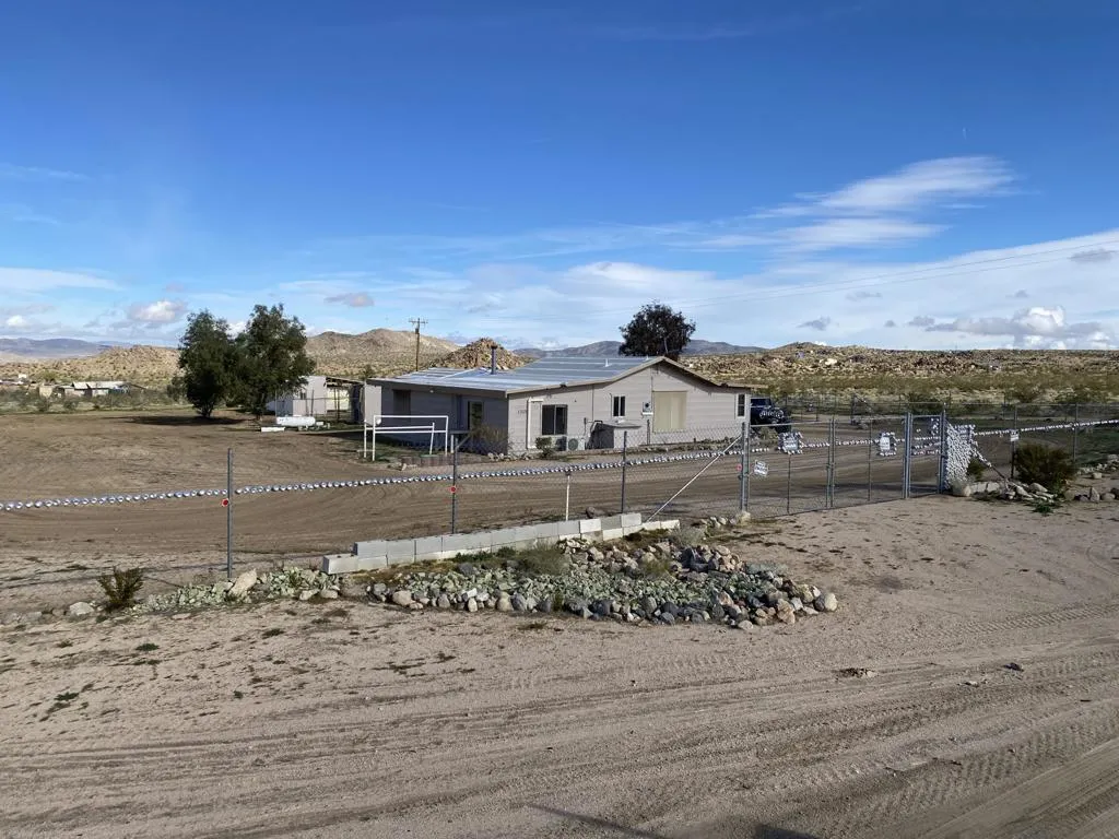 52020 Joshua Tree Road, Johnson Valley, California 92285 home-pic-5