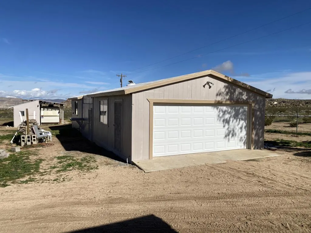52020 Joshua Tree Road, Johnson Valley, California 92285 home-pic-11