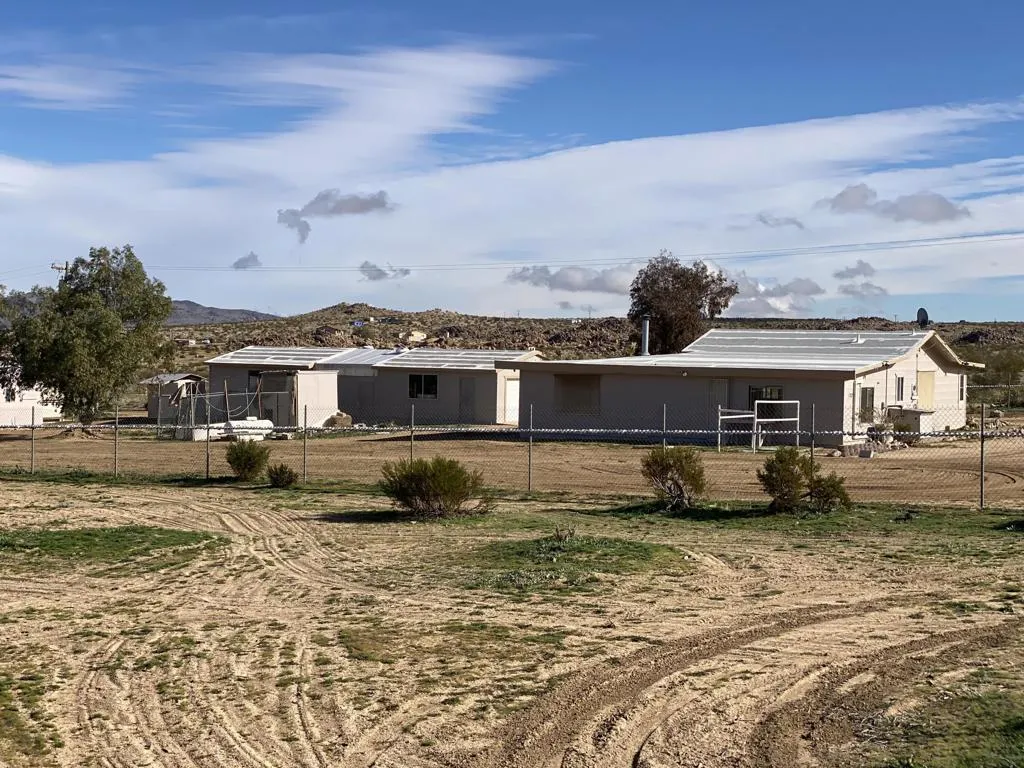 52020 Joshua Tree Road, Johnson Valley, California 92285 home-pic-2