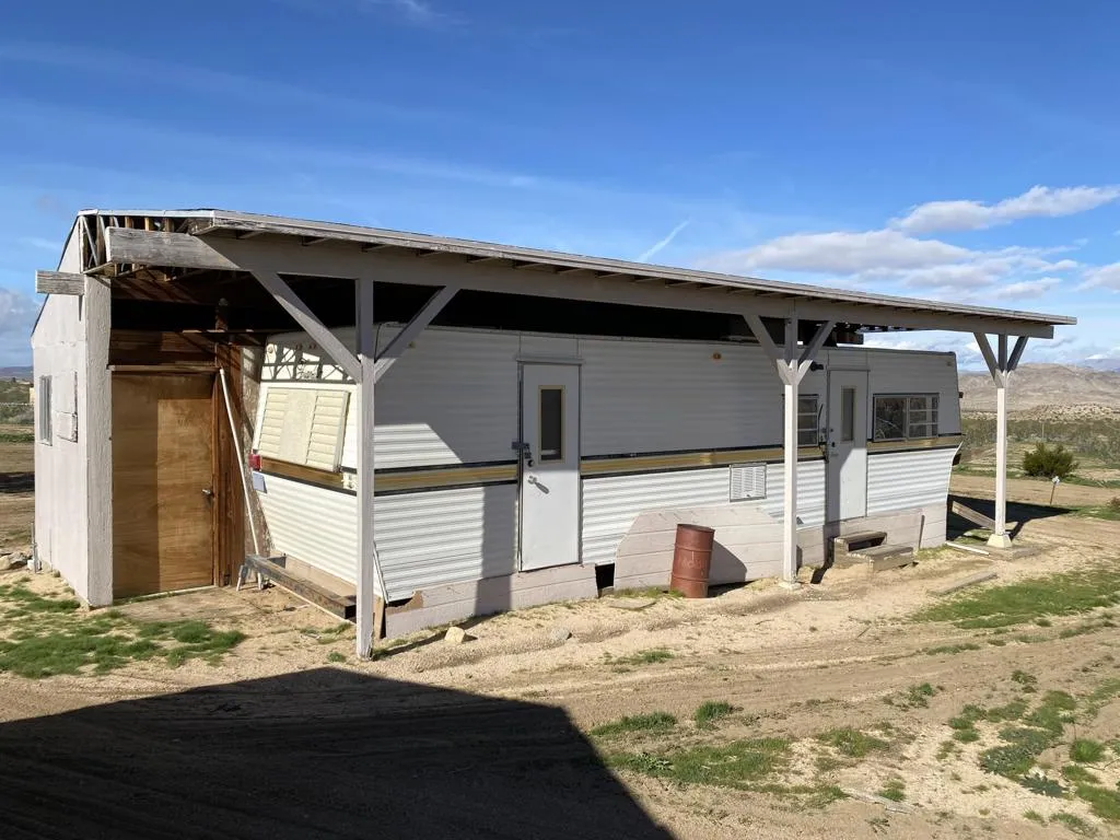 52020 Joshua Tree Road, Johnson Valley, California 92285 home-pic-35