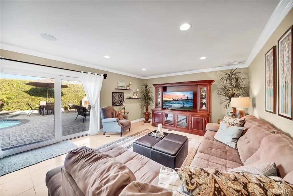21382 Lemontree, Huntington Beach, California 92646 home-pic-14