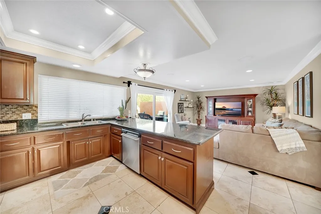 21382 Lemontree, Huntington Beach, California 92646 home-pic-11