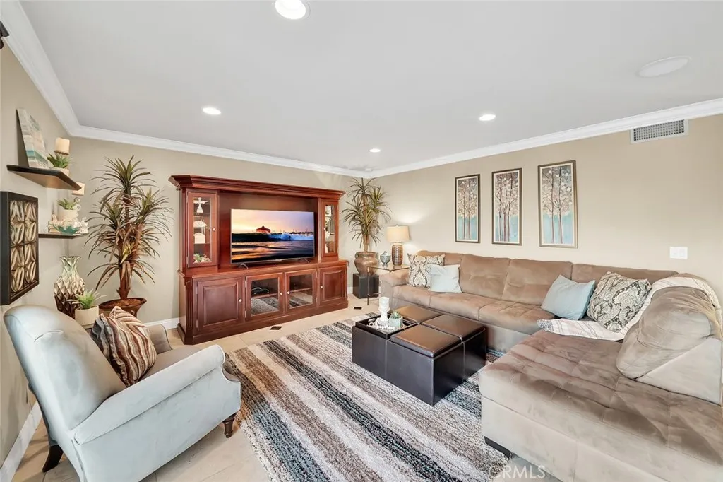 21382 Lemontree, Huntington Beach, California 92646 home-pic-12