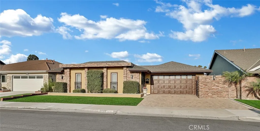 21382 Lemontree, Huntington Beach, California 92646 home-pic-1