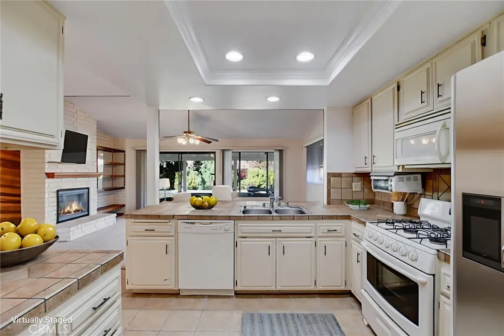 2186 Redwood, Hemet, California 92545 home-pic-21