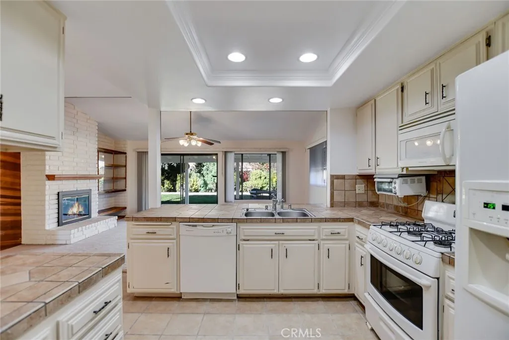 2186 Redwood, Hemet, California 92545 home-pic-22