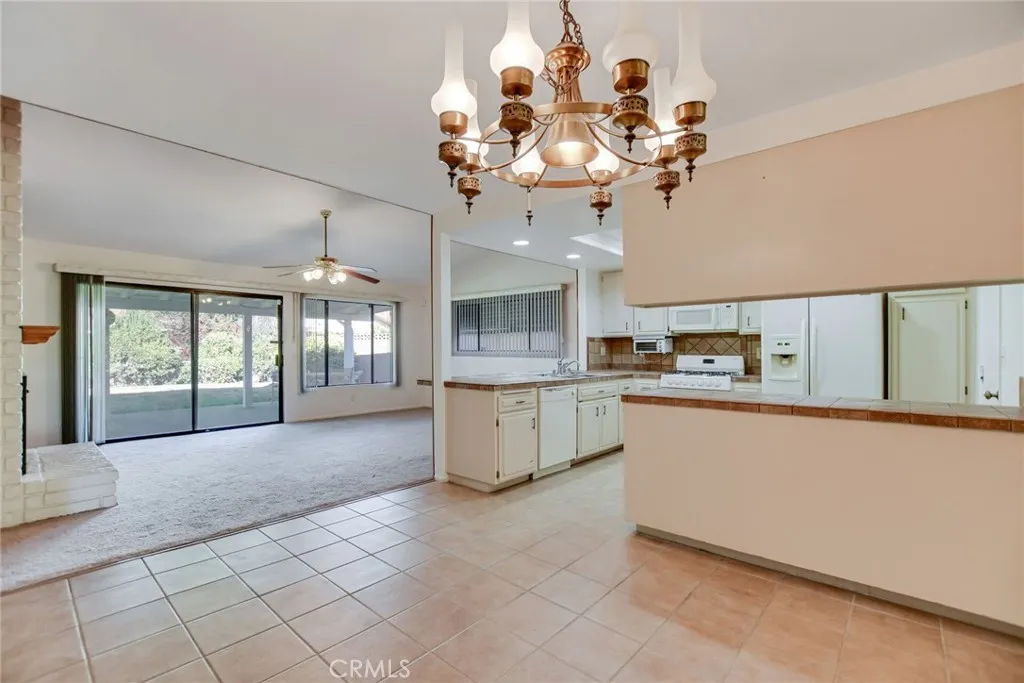 2186 Redwood, Hemet, California 92545 home-pic-18
