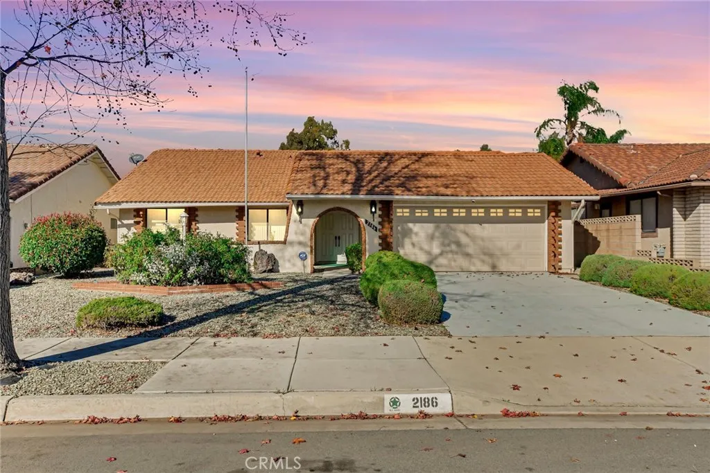 2186 Redwood, Hemet, California 92545 home-pic-1