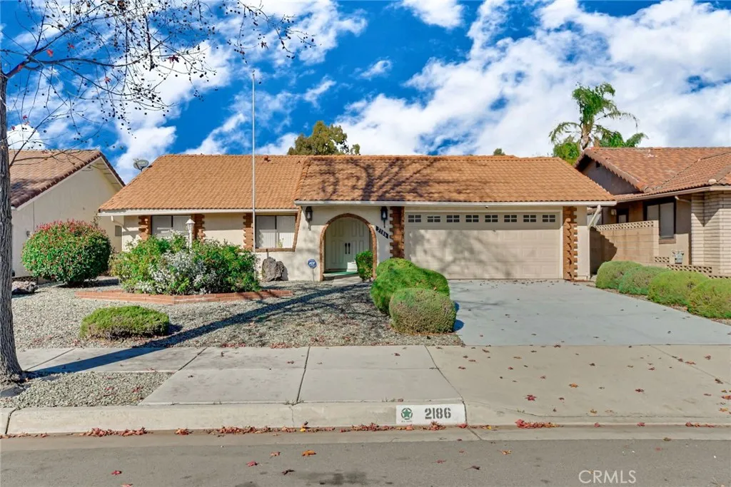 2186 Redwood, Hemet, California 92545 home-pic-2