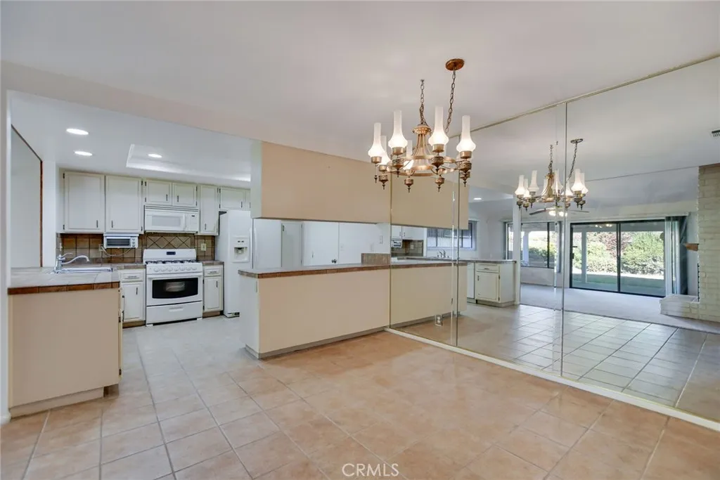 2186 Redwood, Hemet, California 92545 home-pic-19