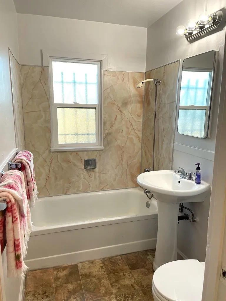 363 W Bissell Ave, Richmond, California 94801 home-pic-15