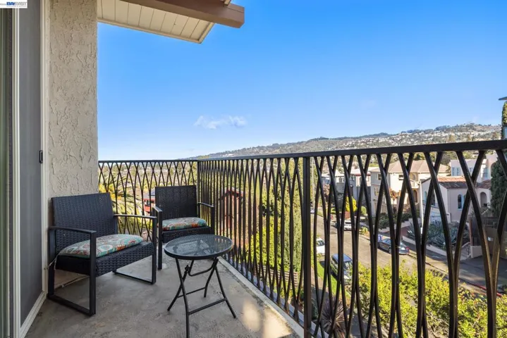 5405 Carlton St 303, Oakland, California 94618
