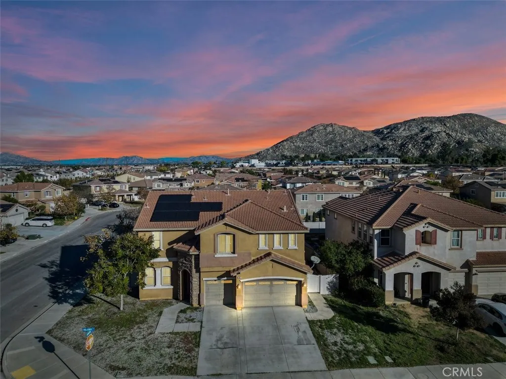 820 Volande Court, Perris, California 92571 home-pic-1