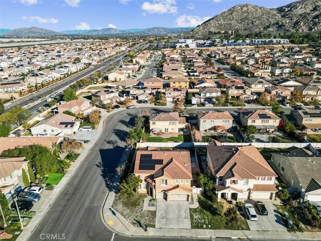 820 Volande Court, Perris, California 92571 home-pic-3