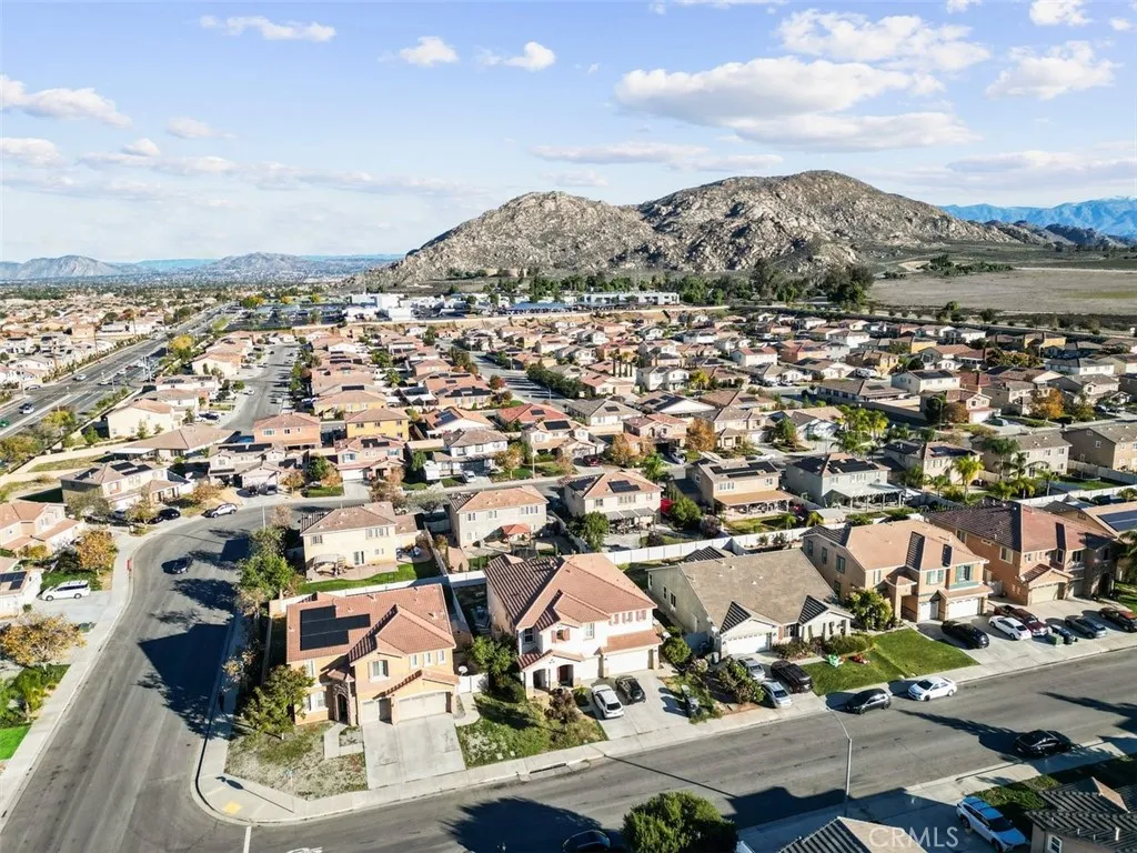820 Volande Court, Perris, California 92571 home-pic-4