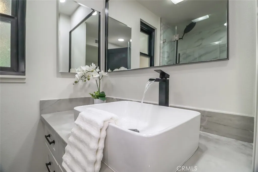 26120 Adamor Road, Calabasas, California 91302 home-pic-18