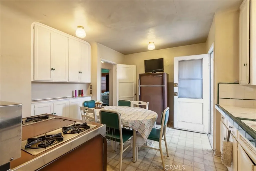 2007 W 94th Street, Los Angeles, California 90047 home-pic-21