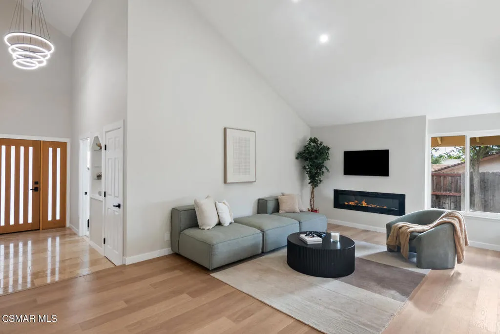 3117 Saddleback Court, Thousand Oaks, California 91360 home-pic-2