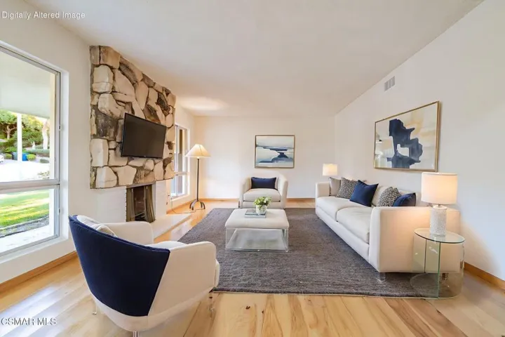 12-web-or-mls-_CK10897 virtually staged