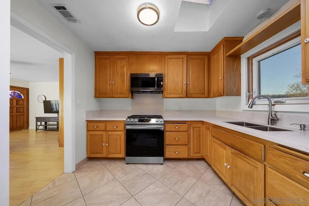 6496 Cleo St, San Diego, California 92115 home-pic-9