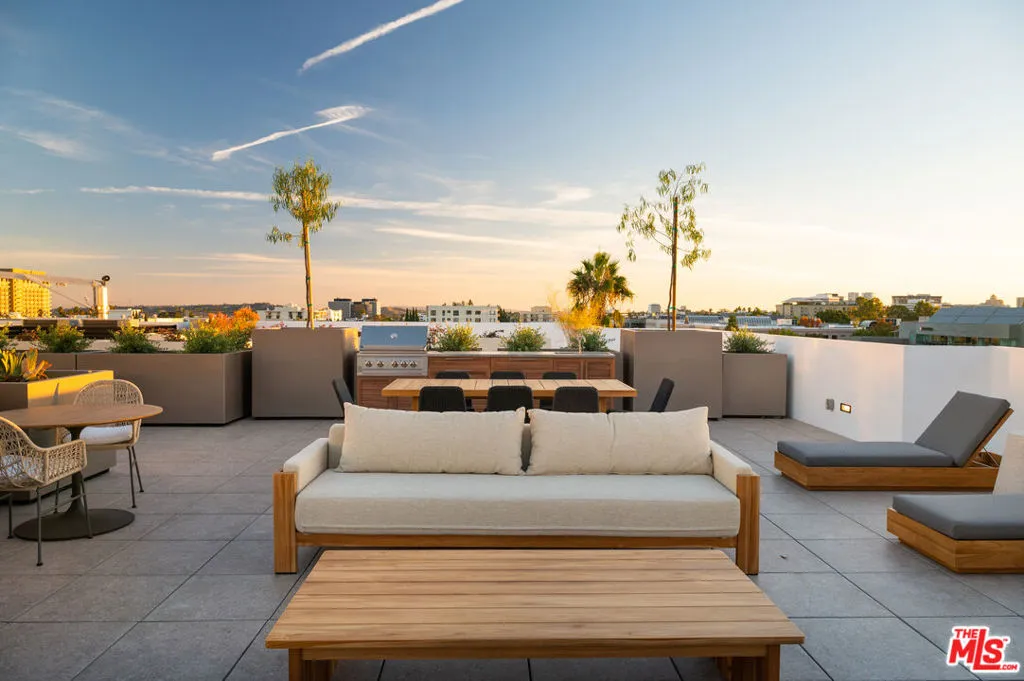 425 N Palm Drive 102, Beverly Hills, California 90210 home-pic-17
