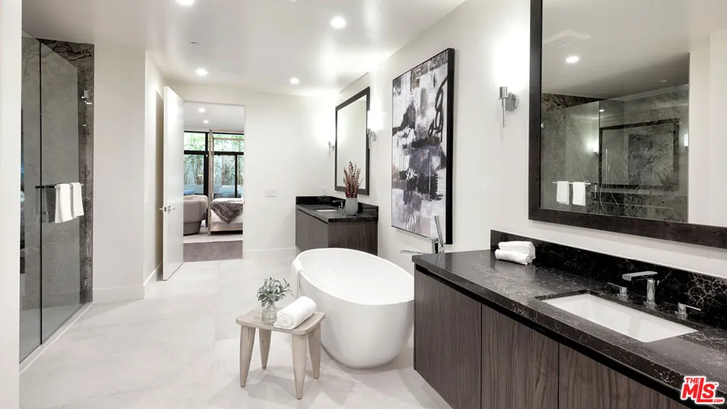 425 N Palm Drive 102, Beverly Hills, California 90210 home-pic-2