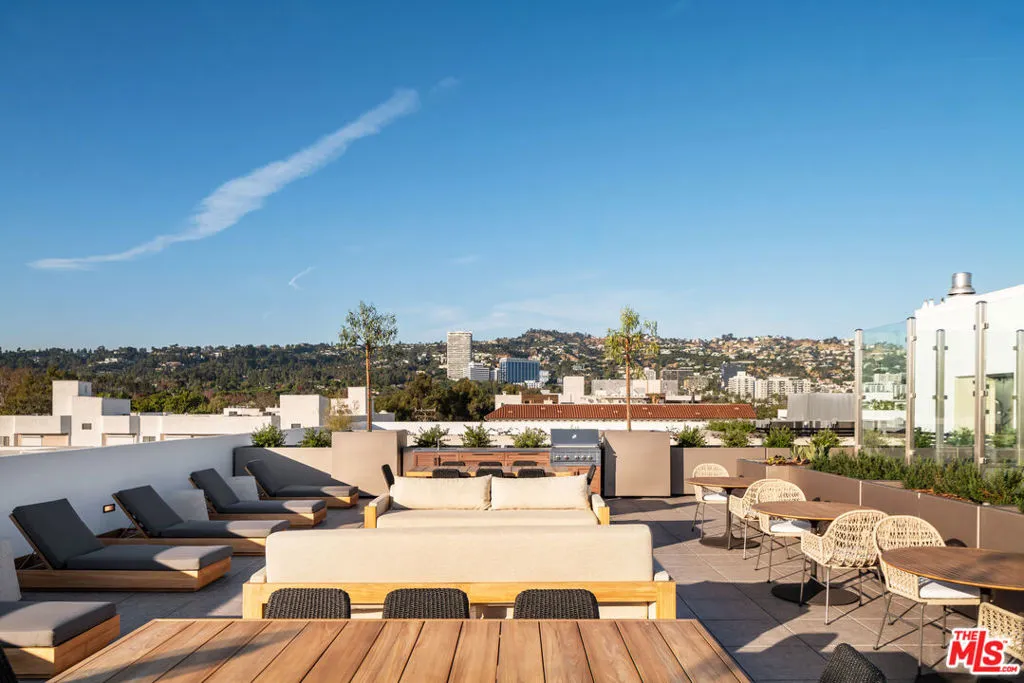 425 N Palm Drive 102, Beverly Hills, California 90210 home-pic-24