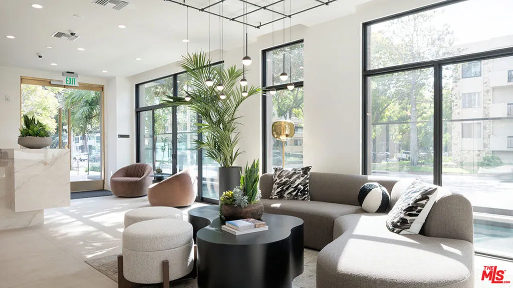 425 N Palm Drive 102, Beverly Hills, California 90210 home-pic-16