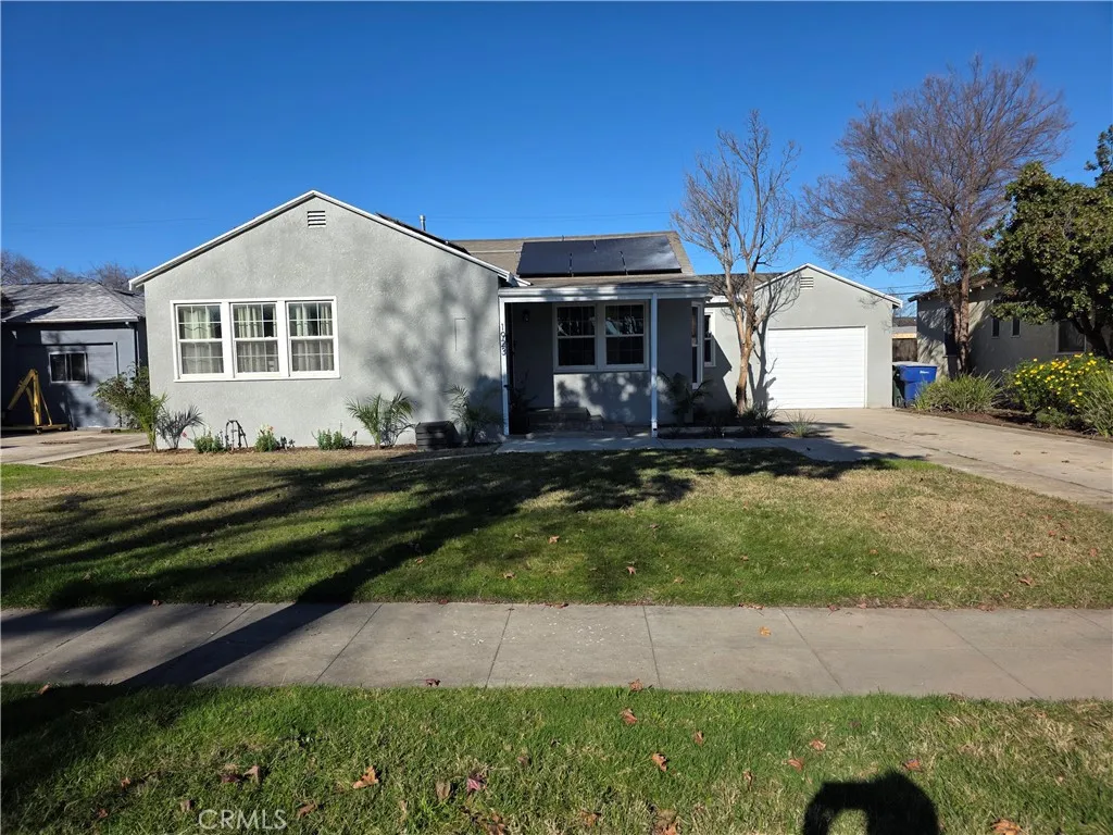 1923 E Terrace, Fresno, California 93703 home-pic-1