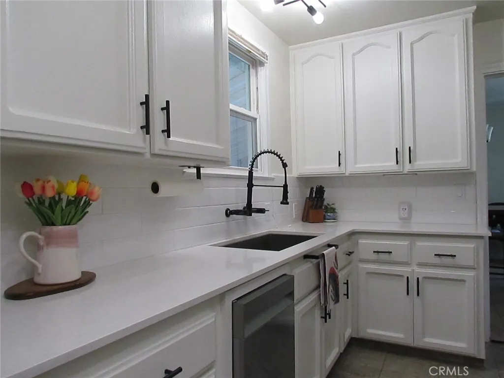 1923 E Terrace, Fresno, California 93703 home-pic-12