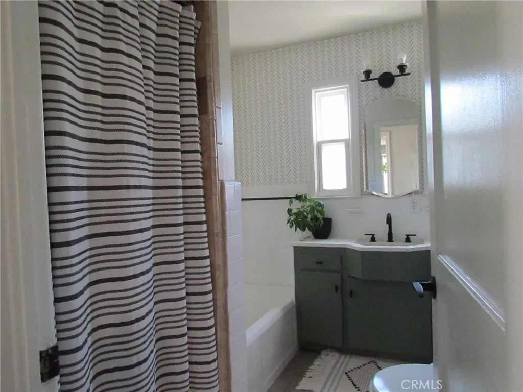 1923 E Terrace, Fresno, California 93703 home-pic-18