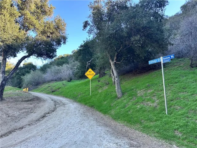Where the road begins of Cliffedge Drive