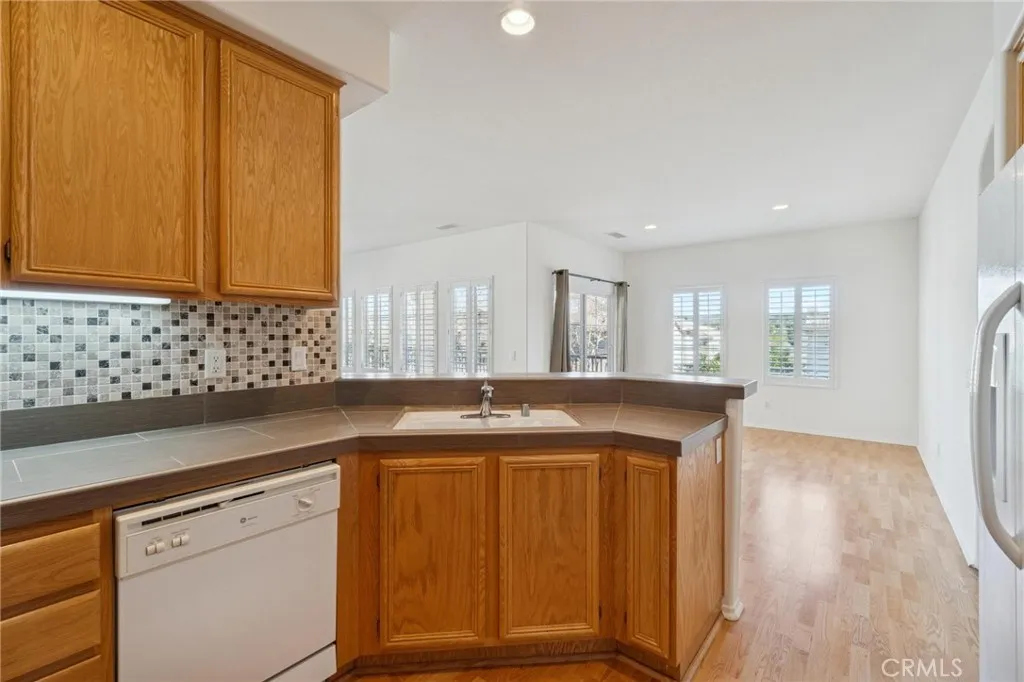 28025 Dickason, Valencia, California 91354 home-pic-11