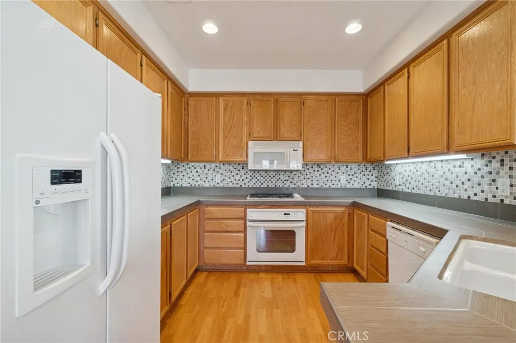 28025 Dickason, Valencia, California 91354 home-pic-10