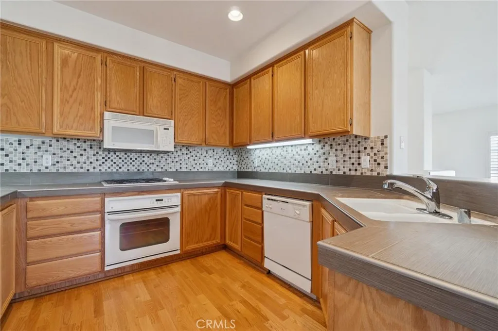 28025 Dickason, Valencia, California 91354 home-pic-9