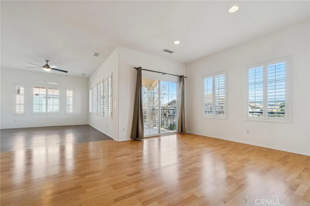 28025 Dickason, Valencia, California 91354 home-pic-12