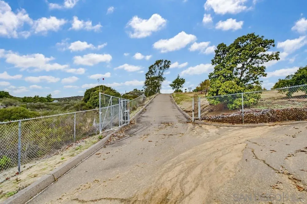 1478 Peutz Valley Rd, Alpine, California 91901 home-pic-24