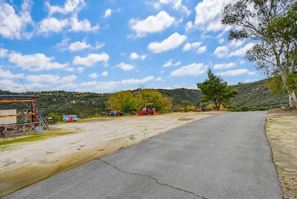 1478 Peutz Valley Rd, Alpine, California 91901 home-pic-40