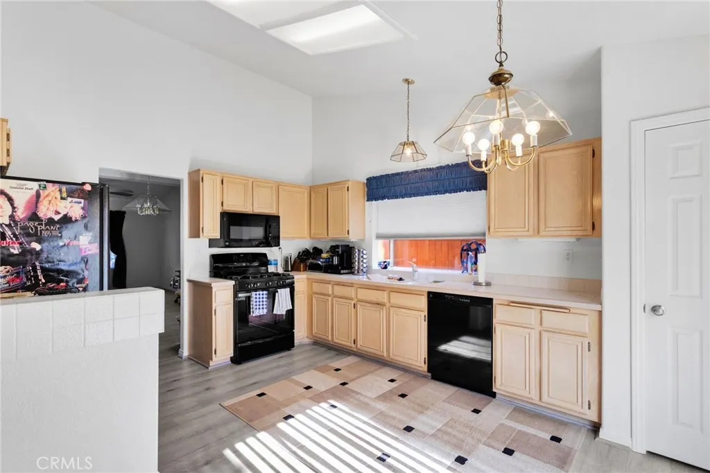 13181 High Desert Road, Victorville, California 92392 home-pic-11