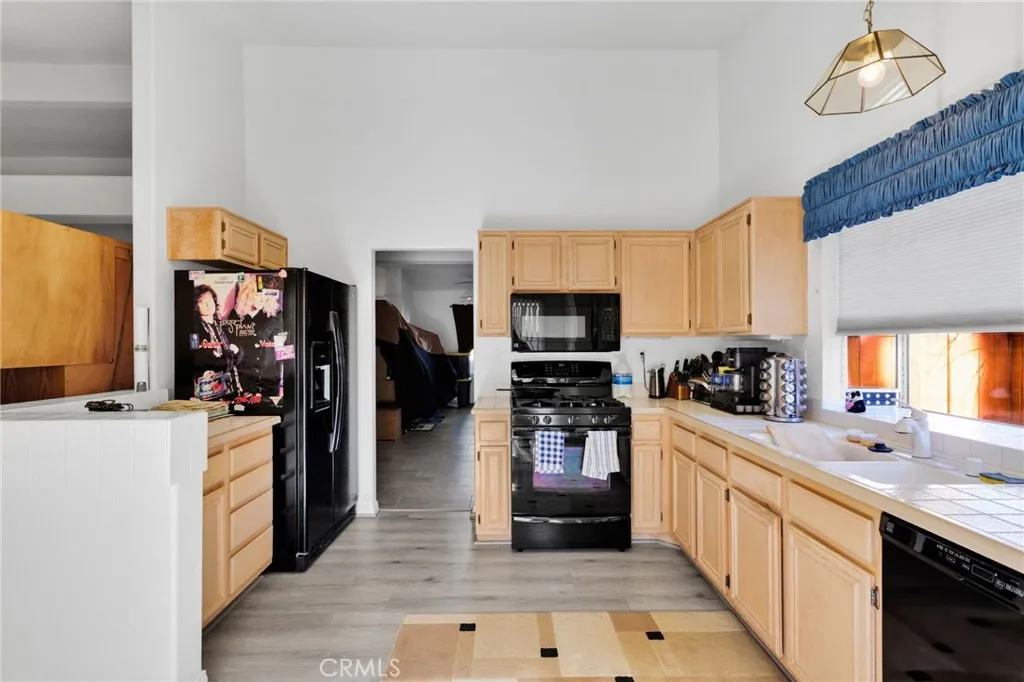 13181 High Desert Road, Victorville, California 92392 home-pic-12