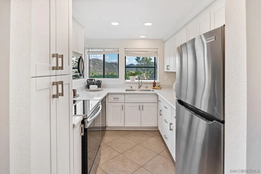 12290 Corte Sabio 3101, San Diego, California 92128 home-pic-9