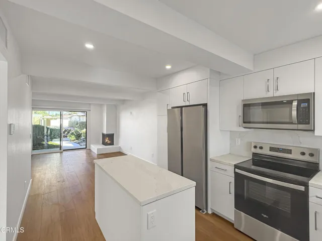 20 - Kitchen w view to LR, FP R