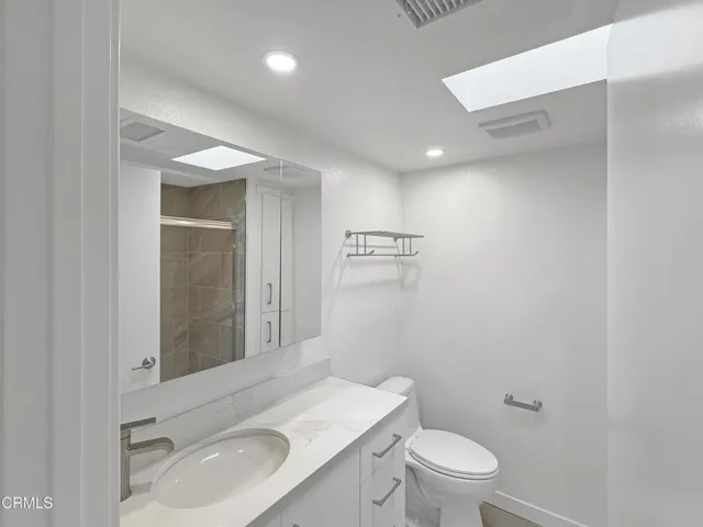 40 - Bathroom
