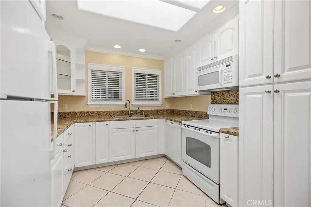 782 Via Los Altos N, Laguna Woods, California 92637 home-pic-10