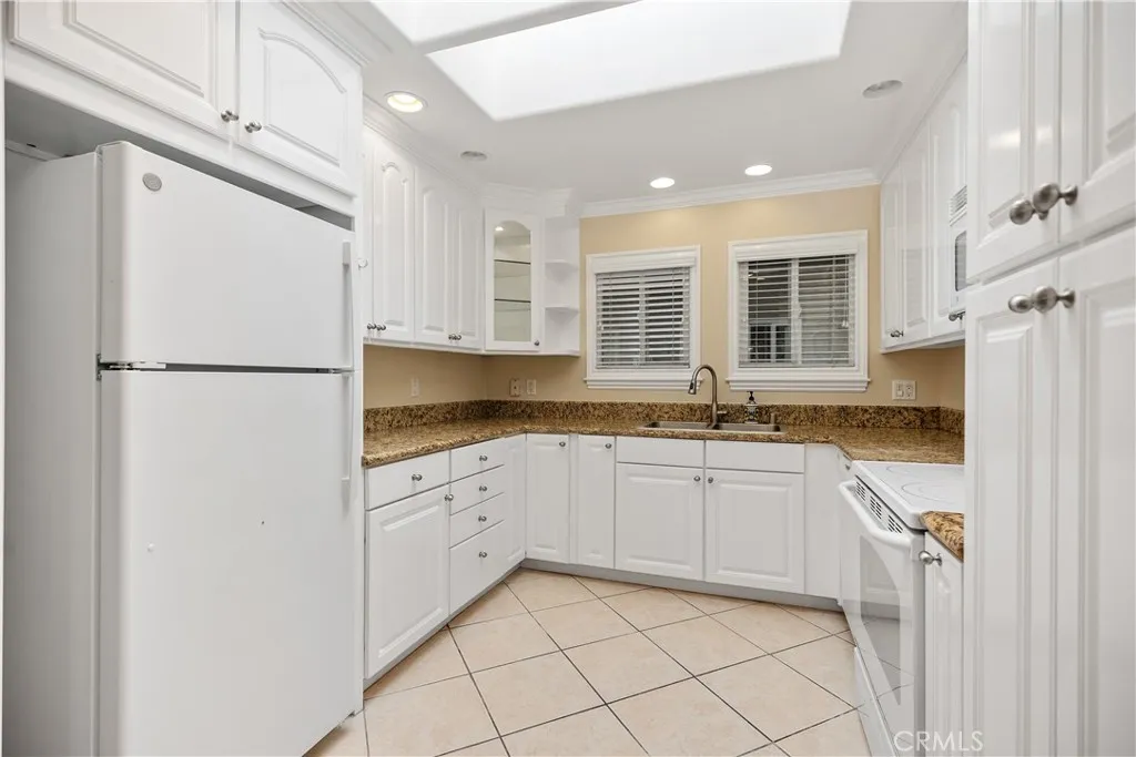 782 Via Los Altos N, Laguna Woods, California 92637 home-pic-9